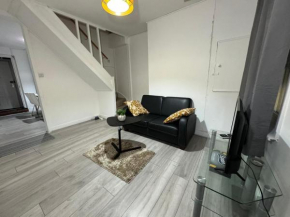 South Croydon - Sleeps 4 - Garden - 85WalkingScore